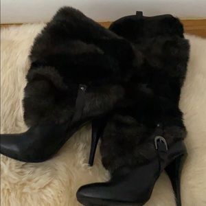 Guess furry boots